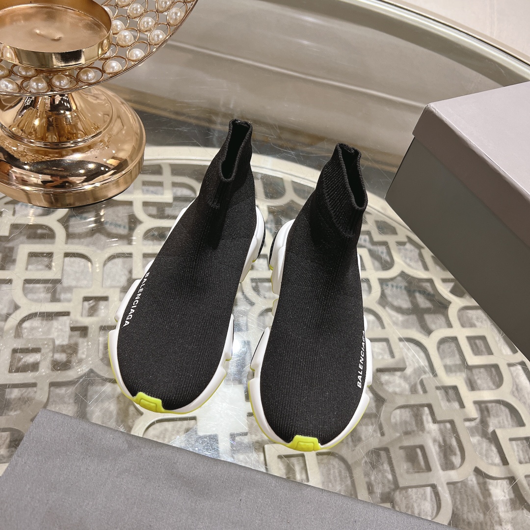 Children's shoes child